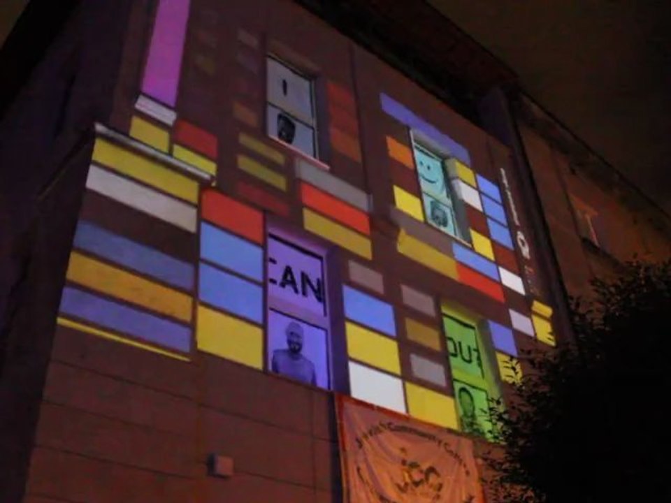 Mur lumineux à Cracovie, quartier Kasiemierz