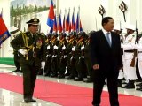 Thai PM in first Cambodia visit to mend ties
