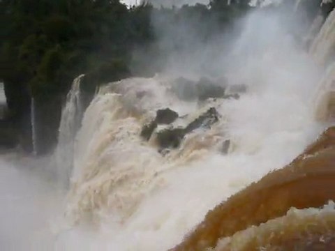 6_ Chutes d'Iguaçu, vue rapprochée et ensemble, côté Argentine