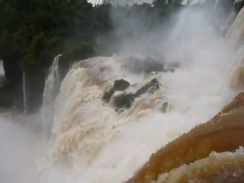 6_ Chutes d'Iguaçu, vue rapprochée et ensemble, côté Argentine