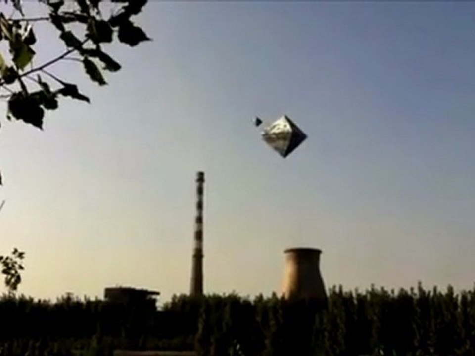 UFO .pyramide.Hebei Luannan.Chine.09.09.2011 .(fake pas fake...)
