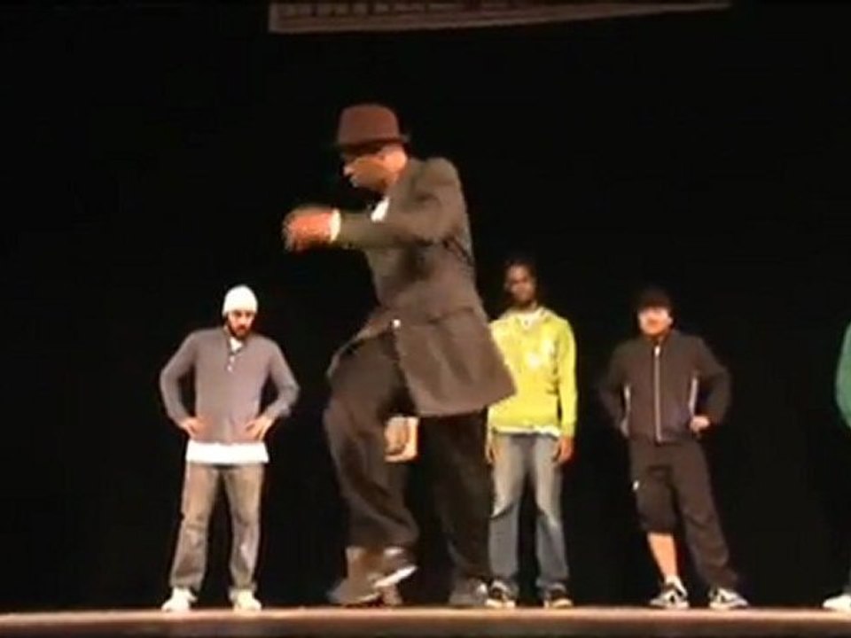 Judges performance : Alex Benth's jazz rock dancing !