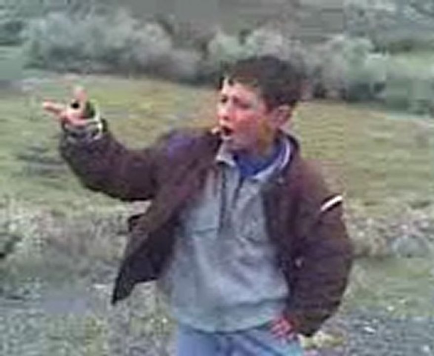 komedyen çocuk halil cengiz-arapça müzik eşliginde...