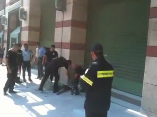 Πολίτης προσπαθεί να αυτοπυρποληθεί