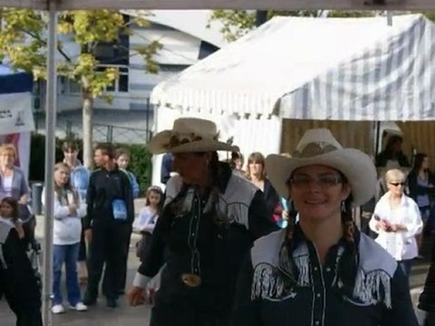 Forum Les Clayes 2011 - COWBOY HAT DANCERS