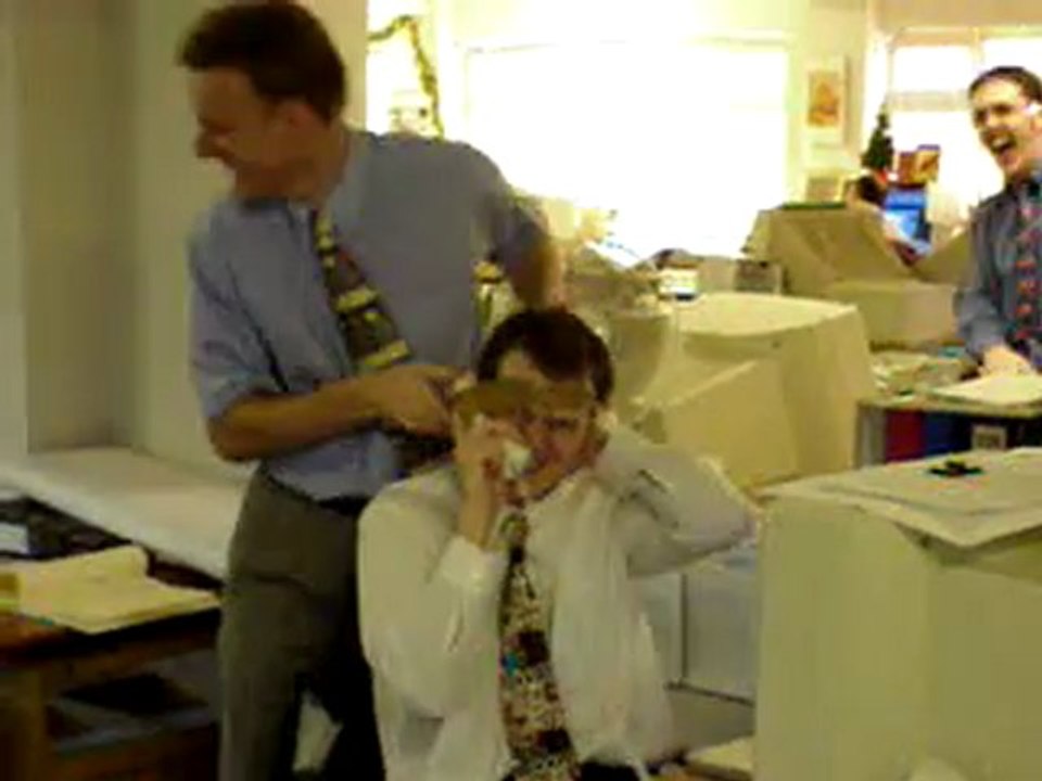 Le Mec Qui Se Fait Attacher Par Surprise A Son Téléphone