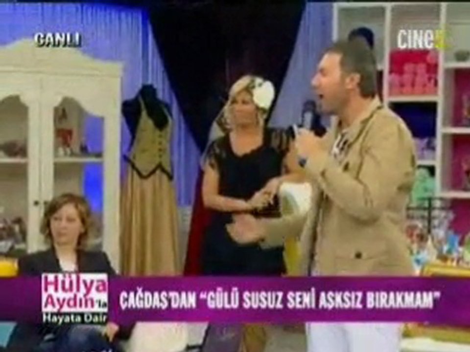 GÜLÜ SUSUZ SENİ AŞKSIZ BIRAKMAM