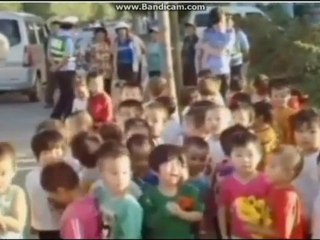 Εξήντα έξι παιδιά στοιβαγμένα σε σχολικό για οκτώ άτομα!