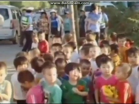 Εξήντα έξι παιδιά στοιβαγμένα σε σχολικό για οκτώ άτομα!