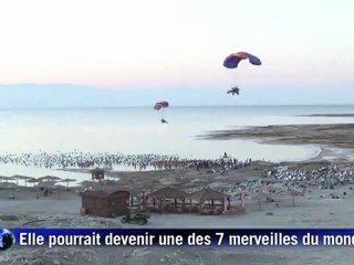 Spencer Tunick photographie une foule nue à la mer Morte
