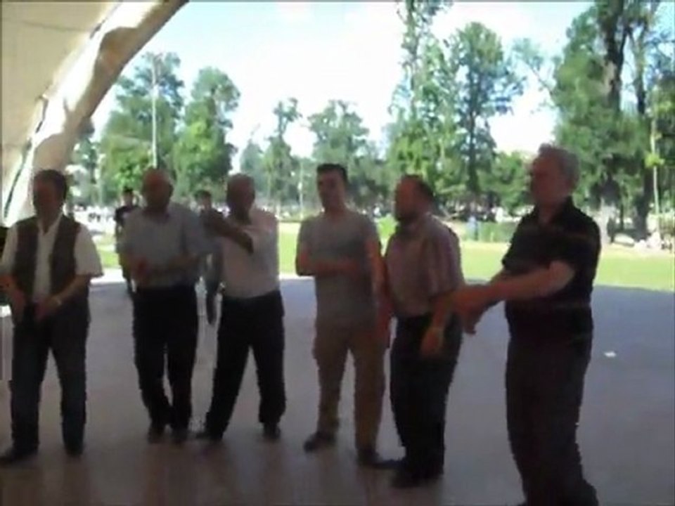 2011 Piknik gezimizde halay çeken köylülerimiz-1