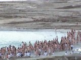 Desnudos en el mar Muerto