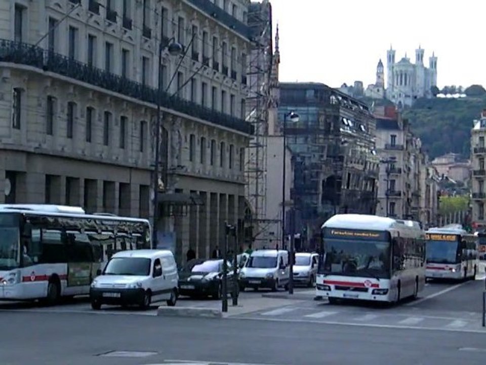 Volvo 7700 Hybride en essais sur le réseau TCL à Lyon sur la Presqu'Île