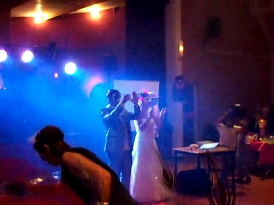 L'entrée du marié sur sa gondole amené par le gondogay !