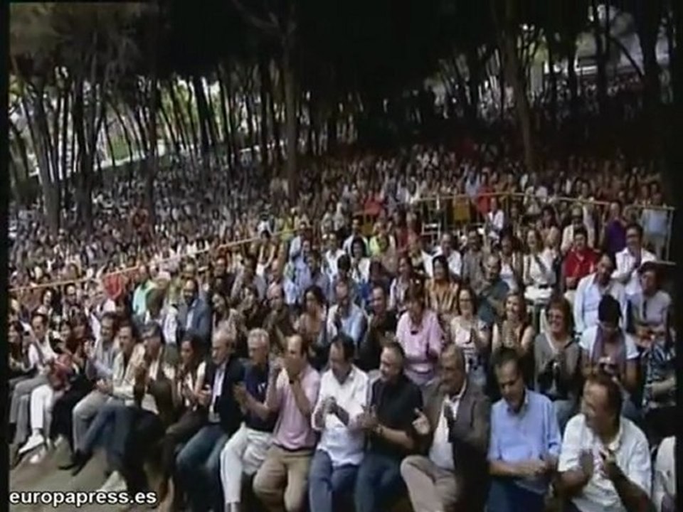 Rubalcaba a CiU: "No somos iguales que el PP"