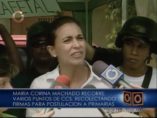 María Corina Machado recoge firmas