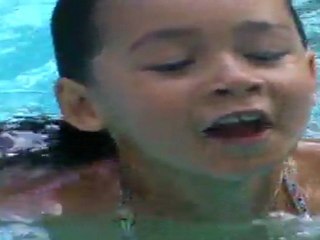 amélie sait nager juillet 2011