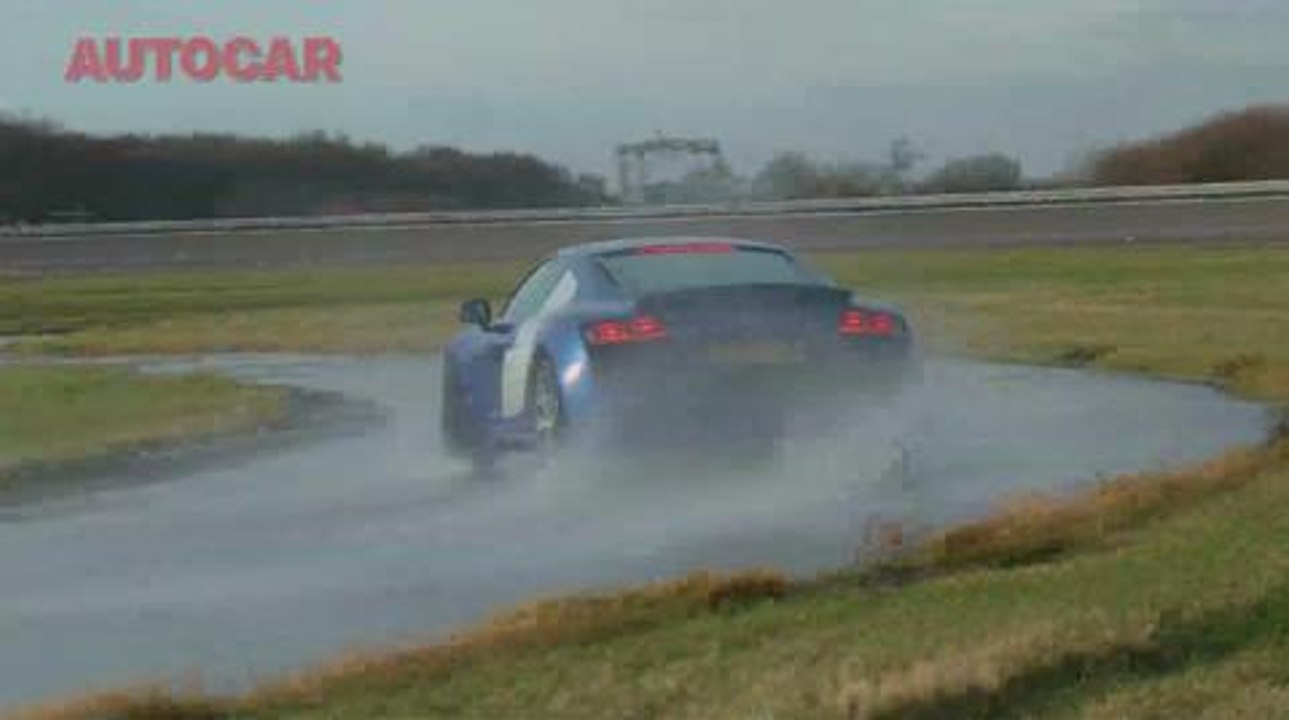 Audi R8 V10 vs Skoda Octavia 1.4