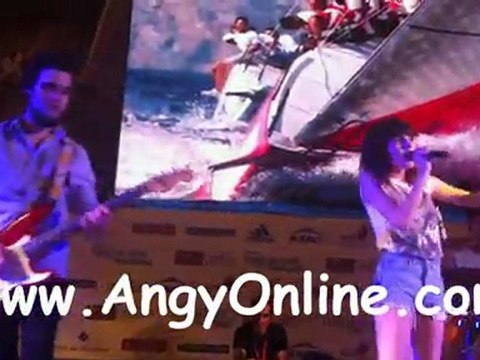 Angy Cantando un poco de Fisica o Quimica y despidiéndose del Concierto