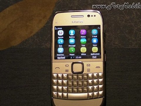 Recensione completa su Nokia E6-00