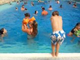 video-2011-08 iedereen in het zwembad
