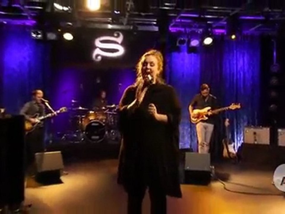 Adele - Chasing pavements