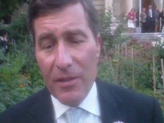S.E. Charles H.Rivkin Ambassadeurdes USA et Madame Susan M.Folson nous invitent au cour du potager de leur Résidence à Paris. Interview exclusive.