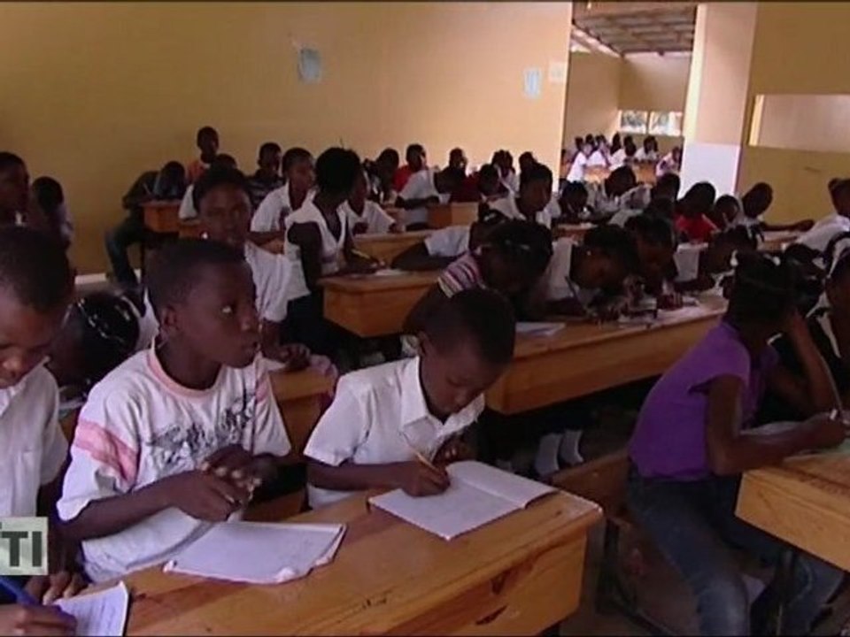 Haïti: l'école sort des décombres