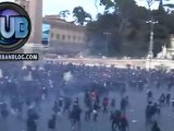 Cariche e incendio blindato Gdf - Piazza del Popolo - Roma