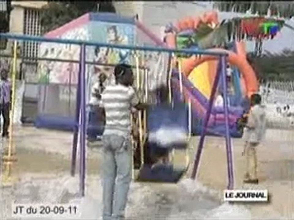 Anatole Collinet Makosso visite les structures sous sa tutelle