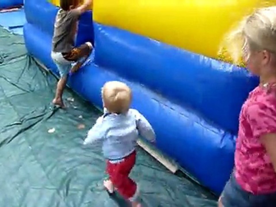 20110723 Romain Toboggan gonflable Hourtin