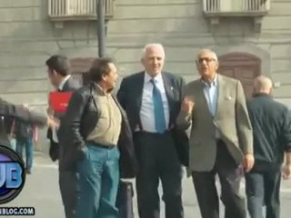 "Politici Abusivi"- risponde Raimondo Pasquino