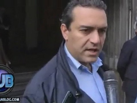 Luigi De Magistris vota alle comunali di Napoli 2011