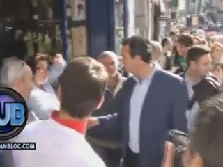 De Magistris e attore Gomorra che vota Lettieri con pernacchio finale
