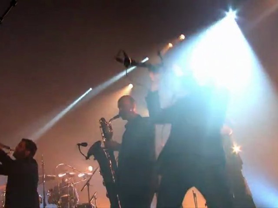 Les voisins (Live) - Debout sur le zinc - Tournée De charybde en scylla 2010