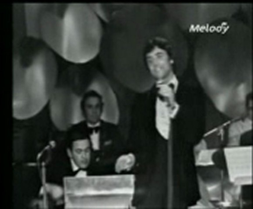 --sacha DISTEL (n&b-télé à Cannes)- ""toute la pluie tombe sur moi""-(anglais + français)