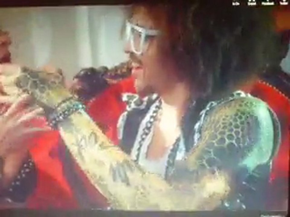 LMFAO Feat. Natalia Kills - Champagne Showers