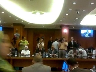 الفنان امير سامي يشدو بصوته في قاعة مؤتمرات محافظة الجيزة..