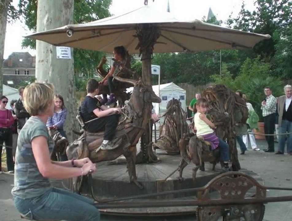 Un manège fantastique sur les quais de Loire à Orléans