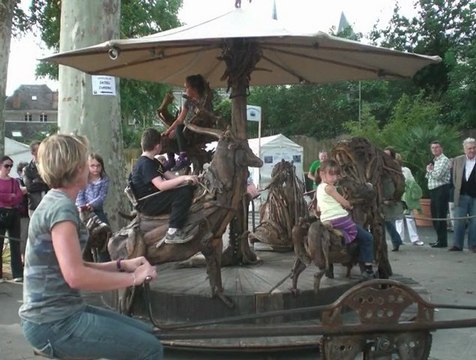 Un manège fantastique sur les quais de Loire à Orléans