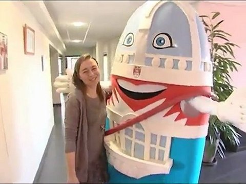 Accueil de Lulu (mascotte du congrés) à la direction du SDIS de Loire-Atlantique