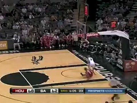 Aaron Brooks runs for the hard block on Tony Parker lay up attempt Houston Rockets Preseason(360p_H.264-AAC) - Copie