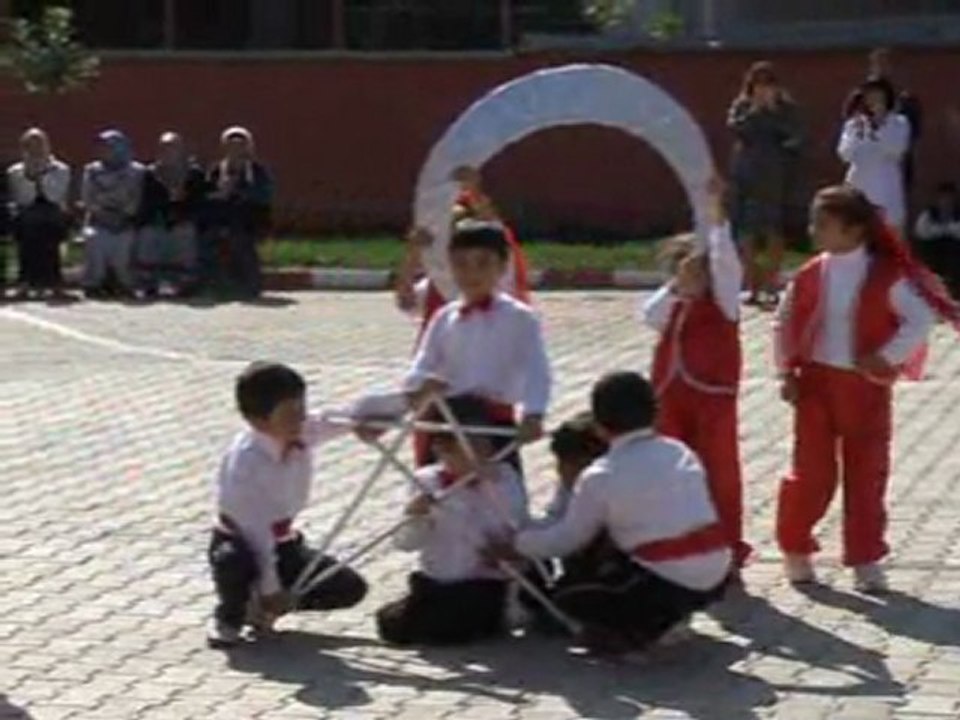 ilköğretim haftası istiklal özen ilköğretim okulu bahçesinde   kutlandı 21.09.2011