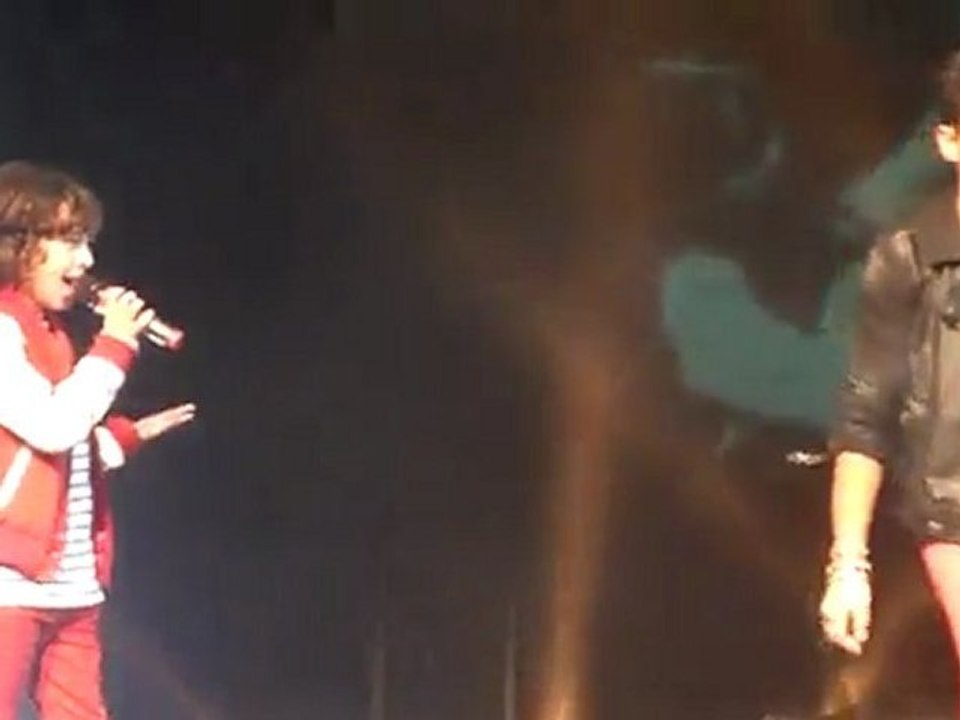 Léo Rispal et Jérémy Gangi - Le Même Que Moi - Grenoble 17/09/2011 (HD)