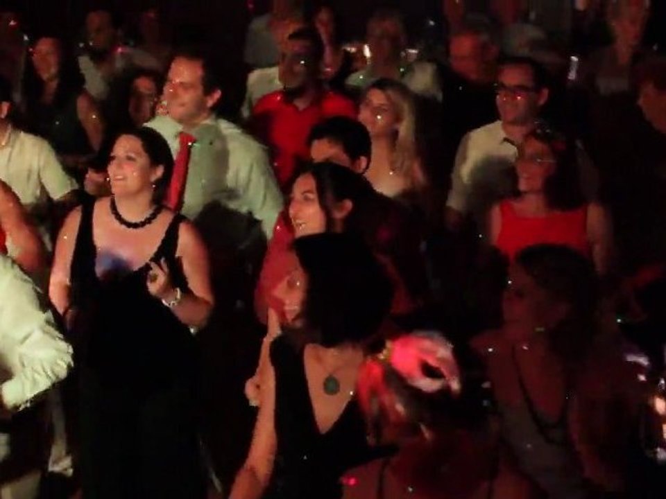 Le flashmob du Mariage de Jon et Emilie sur LMFAO "Party rock anthem"