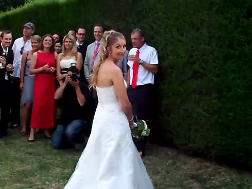 Le lancé du bouquet de la mariée !