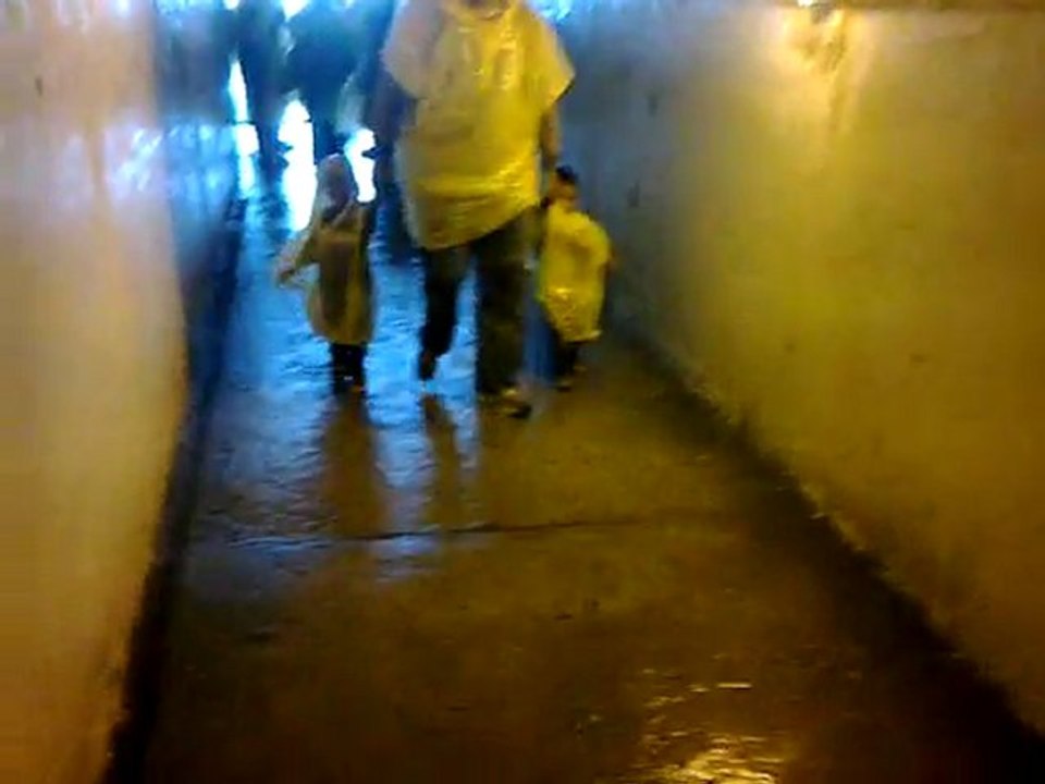 Niagara Falls : in the tunnel, behind the falls