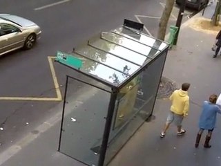 La loose à l'abribus de Radio Nova