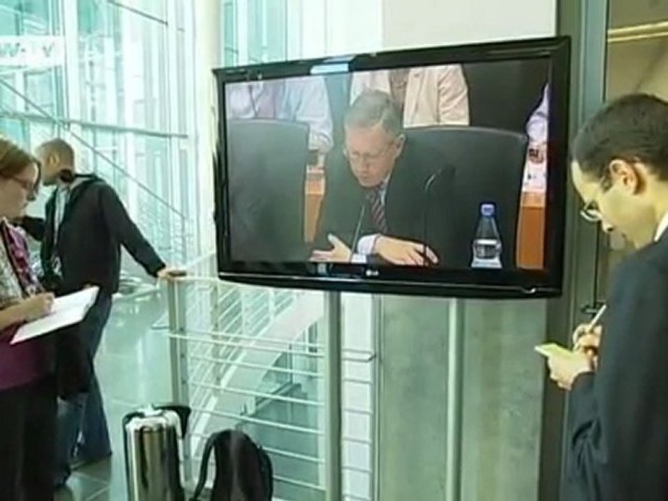 The Battle to Save the Euro - Merkel under Pressure | People & Politics