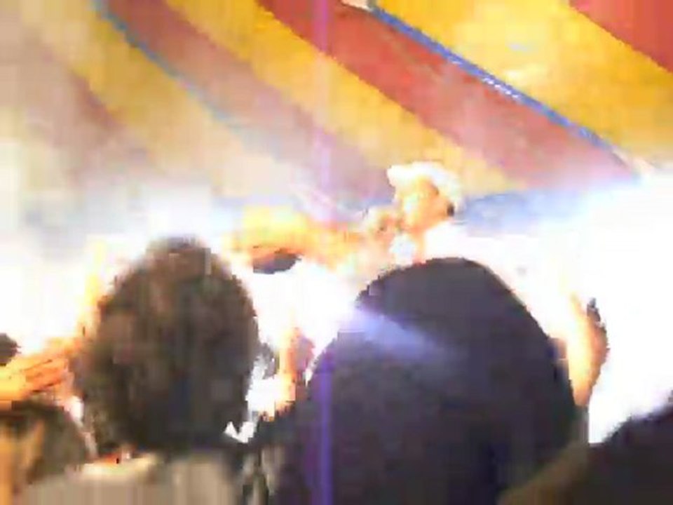 JDF 2011 ne lâche rien. Avec HK et les saltimbanks